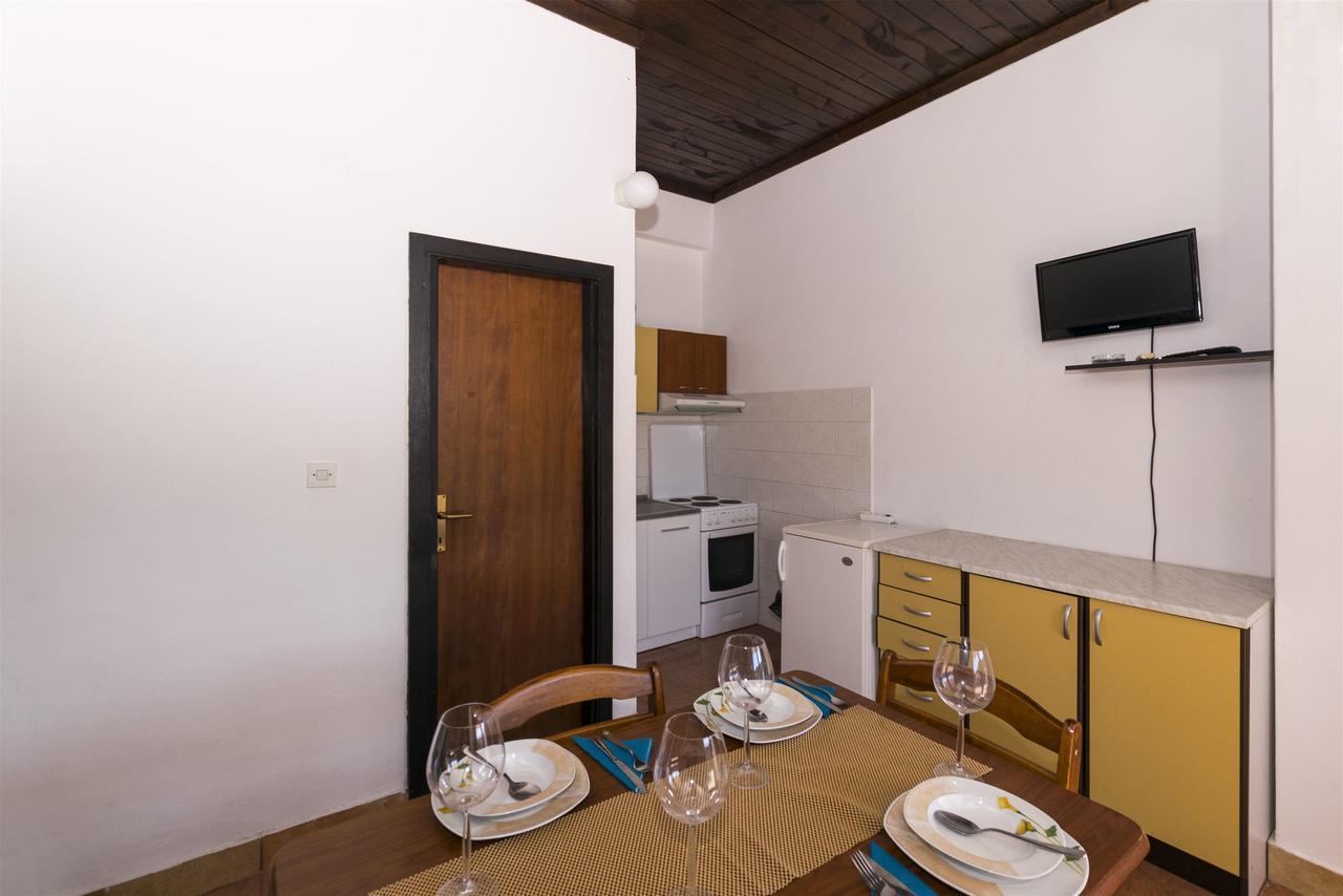 Apartments Irena Tkon Exterior photo